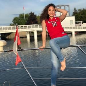 Meet your Posher, Denise